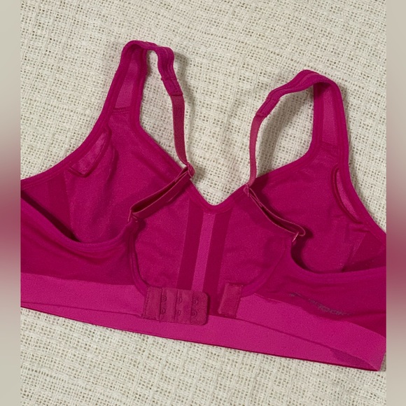 New Pink Brooks Sports Running/Exercise Bra! - Picture 6 of 9